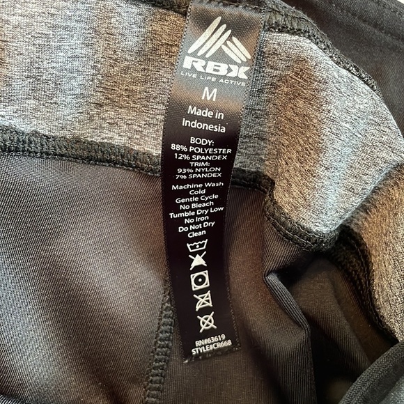 Reebok 3/4 Leggings Black and Grey Design With Mesh Patches Size M - Picture 7 of 8